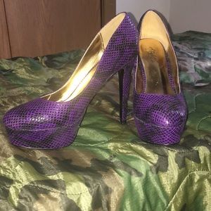 Skin pattern purple heels
